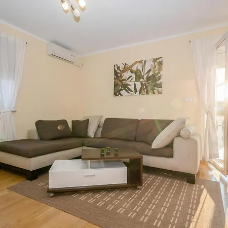 Apartments Spomenka Zvonko Lopar Exterior photo