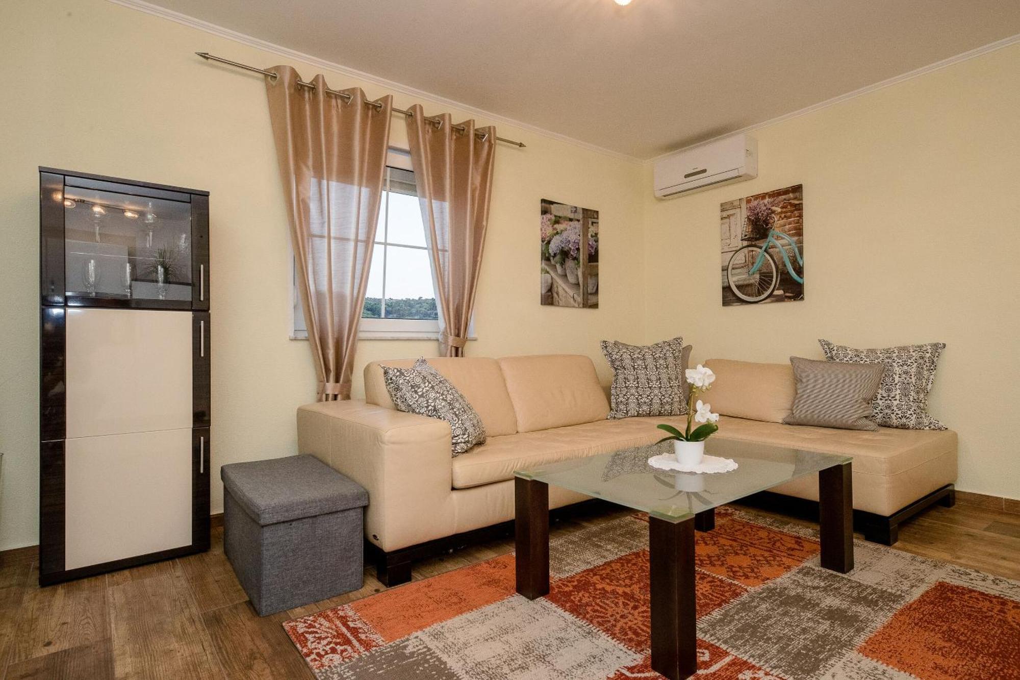 Spomenka Zvonko Apartment